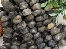 Charger l&#39;image dans la galerie, Faceted Labradorite Freeform Rondelles - 5&quot; Strand
