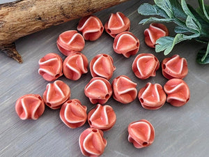 Wavy Coral Red - Vintage Lucite Beads - 20mm - 12pcs