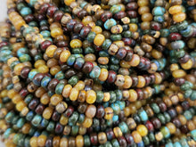 Charger l&#39;image dans la galerie, Aged Caribbean Blue Stripped Picasso - Czech Seed Bead Mix - 7/0 - 3.5mm - 20&quot; Strand
