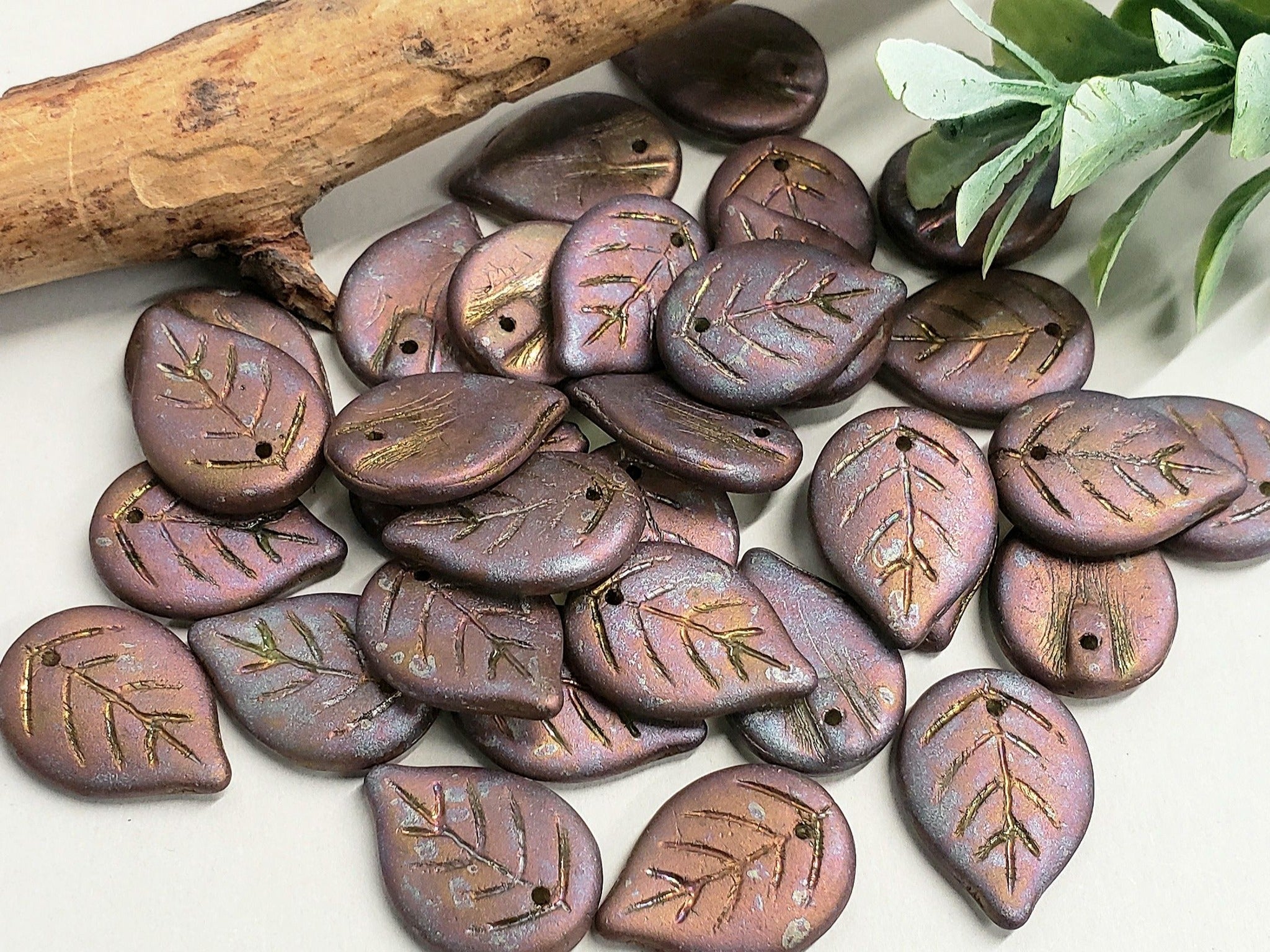 Periwinkle Blue Amethyst Wash - Czech Apple Leaf - 18x13mm - 4pcs