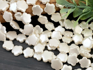 White Luster - Flower Glass Pearls - 7mm - 20pcs