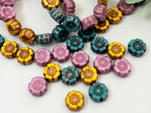 Charger l&#39;image dans la galerie, Opaque Teal Ochre Purple Silk - Table Cut Czech Flower Beads - 7mm - 12pcs
