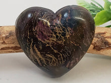 Charger l&#39;image dans la galerie, Mauritz - Handcrafted Heart Cabochons
