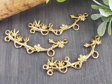 Charger l&#39;image dans la galerie, Flower Branch Connector - 14k Gold Plated Brass - 35mm - 2pcs
