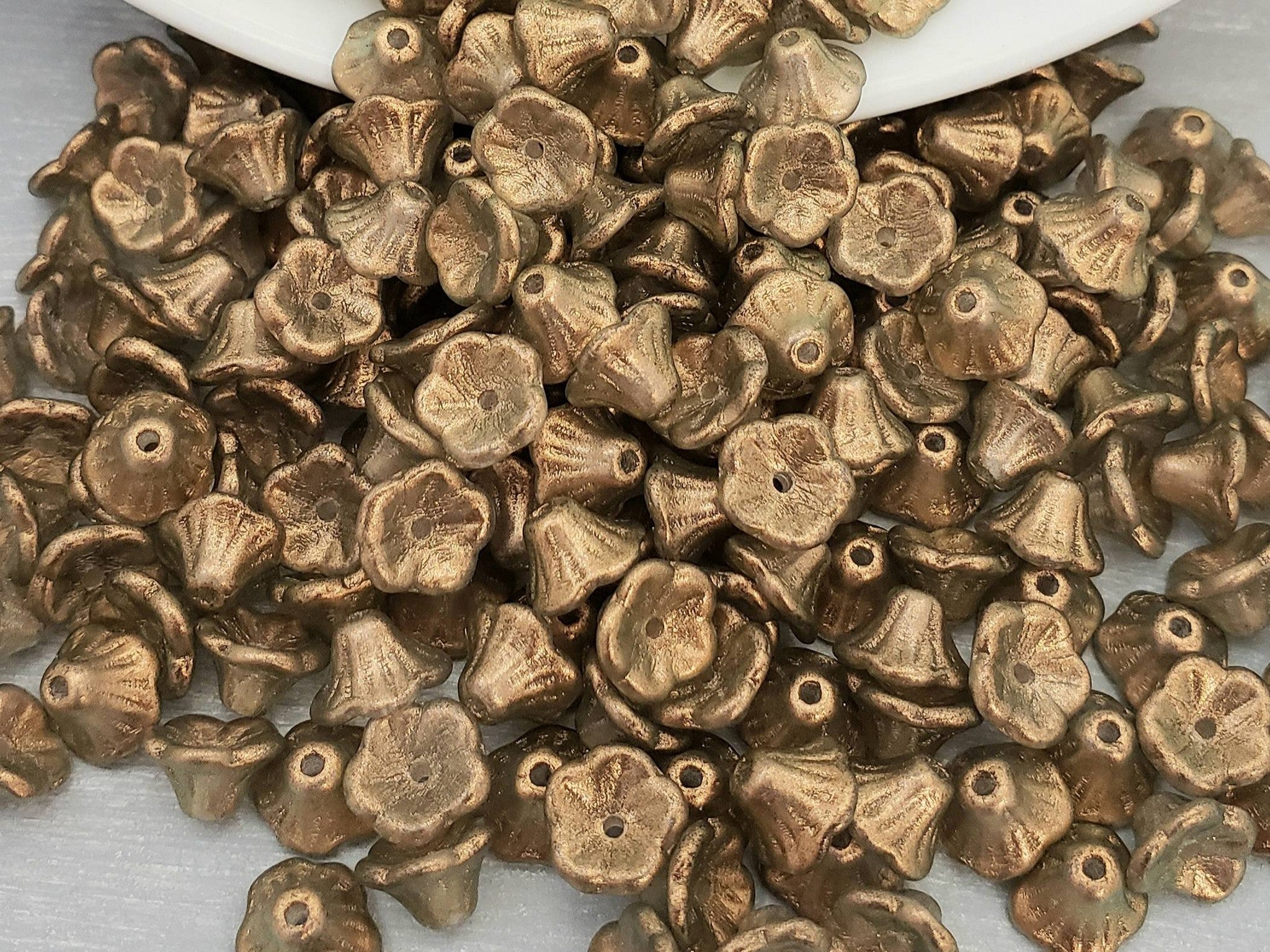 Crystal Champagne - Czech Bell Flowers - 7x5mm - 25pcs