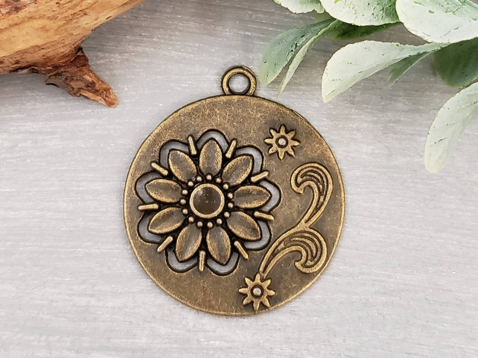 Antique Brass Floral Medallion Pendant - 25mm - 1pc Main image