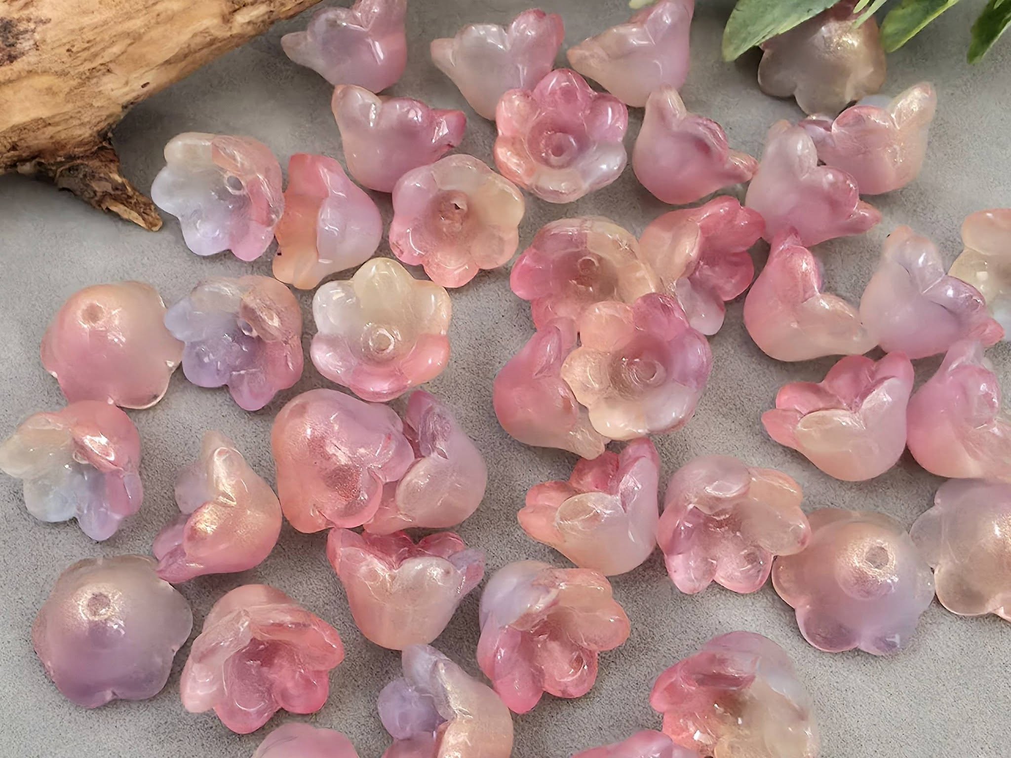 Shabby Chic - Ombre Glass Bell Flower - 10mm - 20pcs