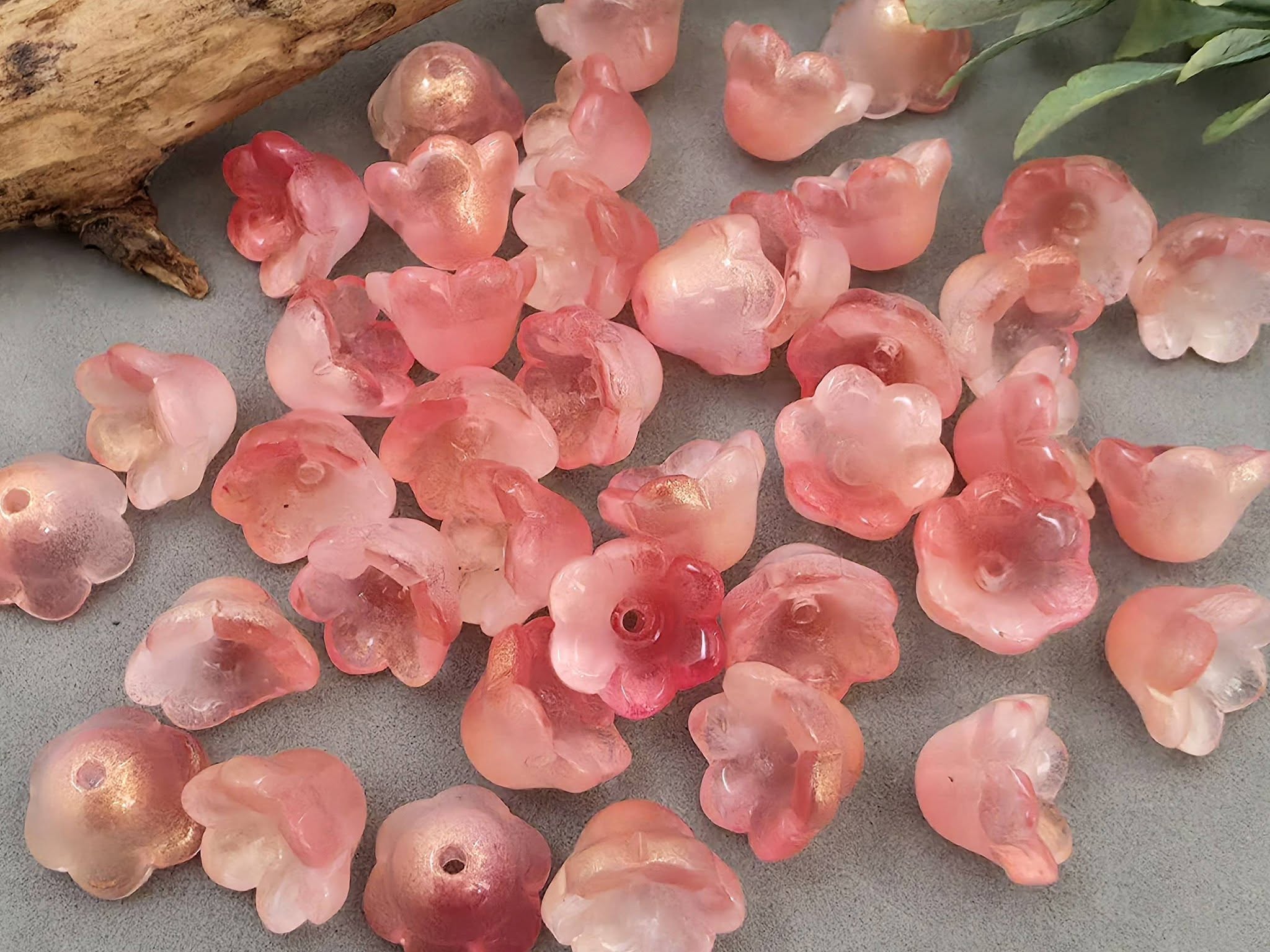 Fruit Punch - Ombre Glass Bell Flower - 10mm - 20pcs
