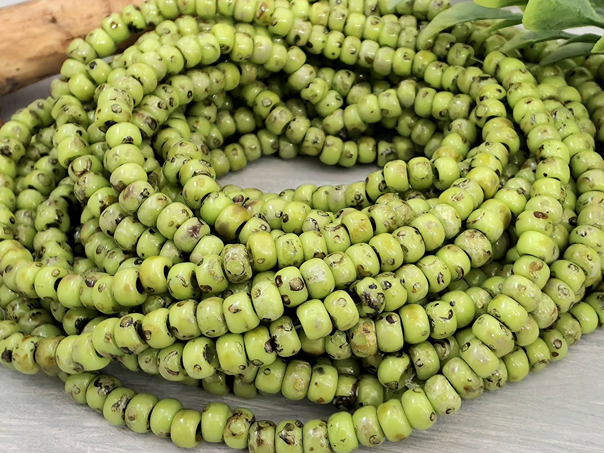 6/0 Opaque Chartreuse Picasso #4515 - Czech Seed Beads - 10gr.