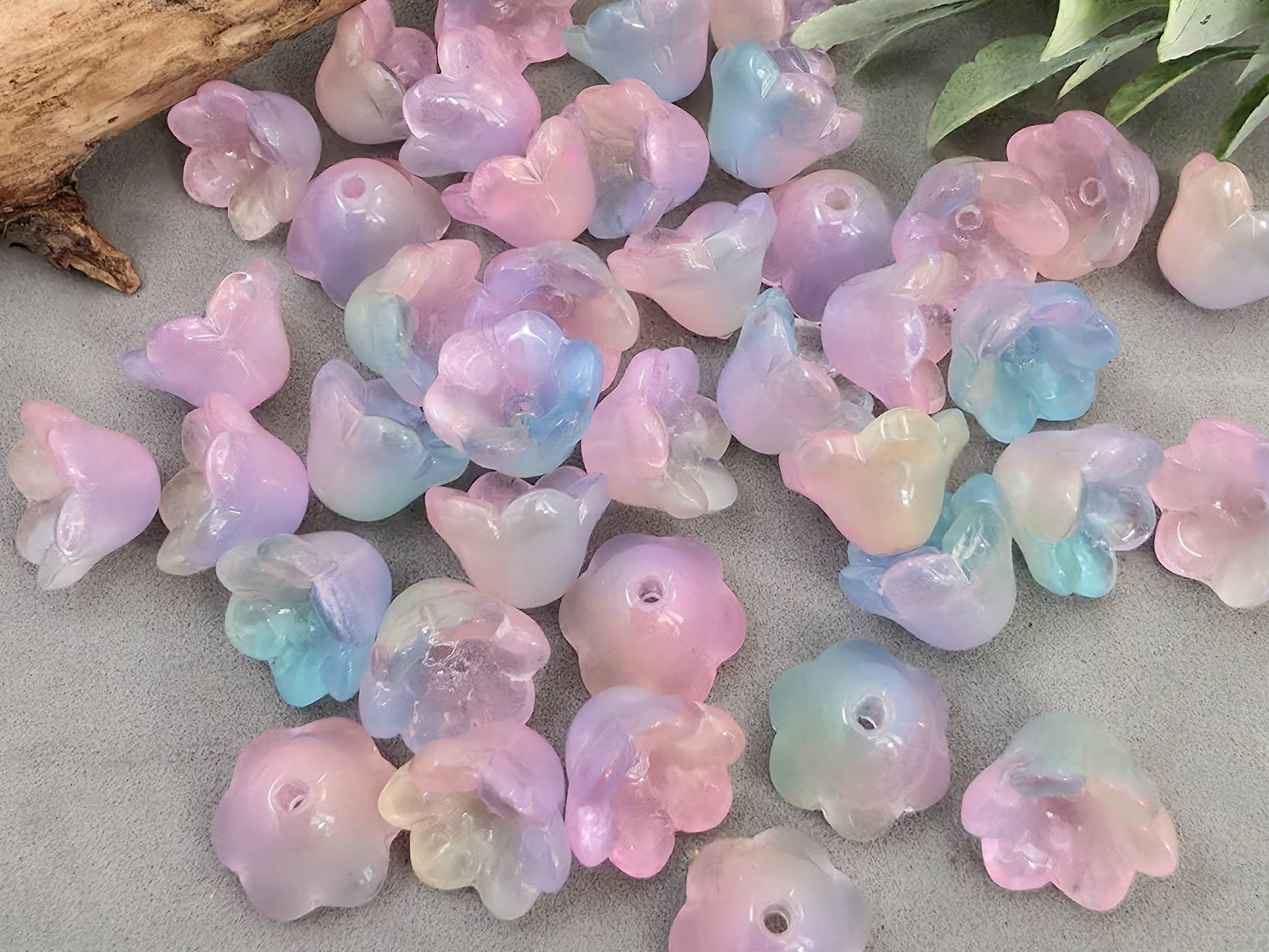 Candyland - Ombre Glass Bell Flower - 10mm - 20pcs