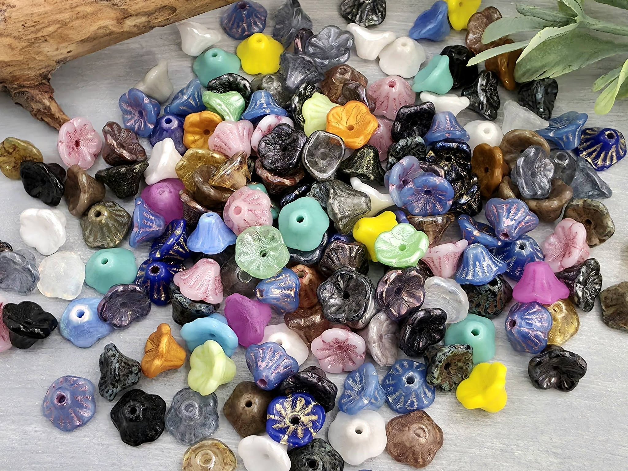Bell Flower - Czech Bead Mix - 6x4mm - 10gr/approx. 54pcs Image principale du produit