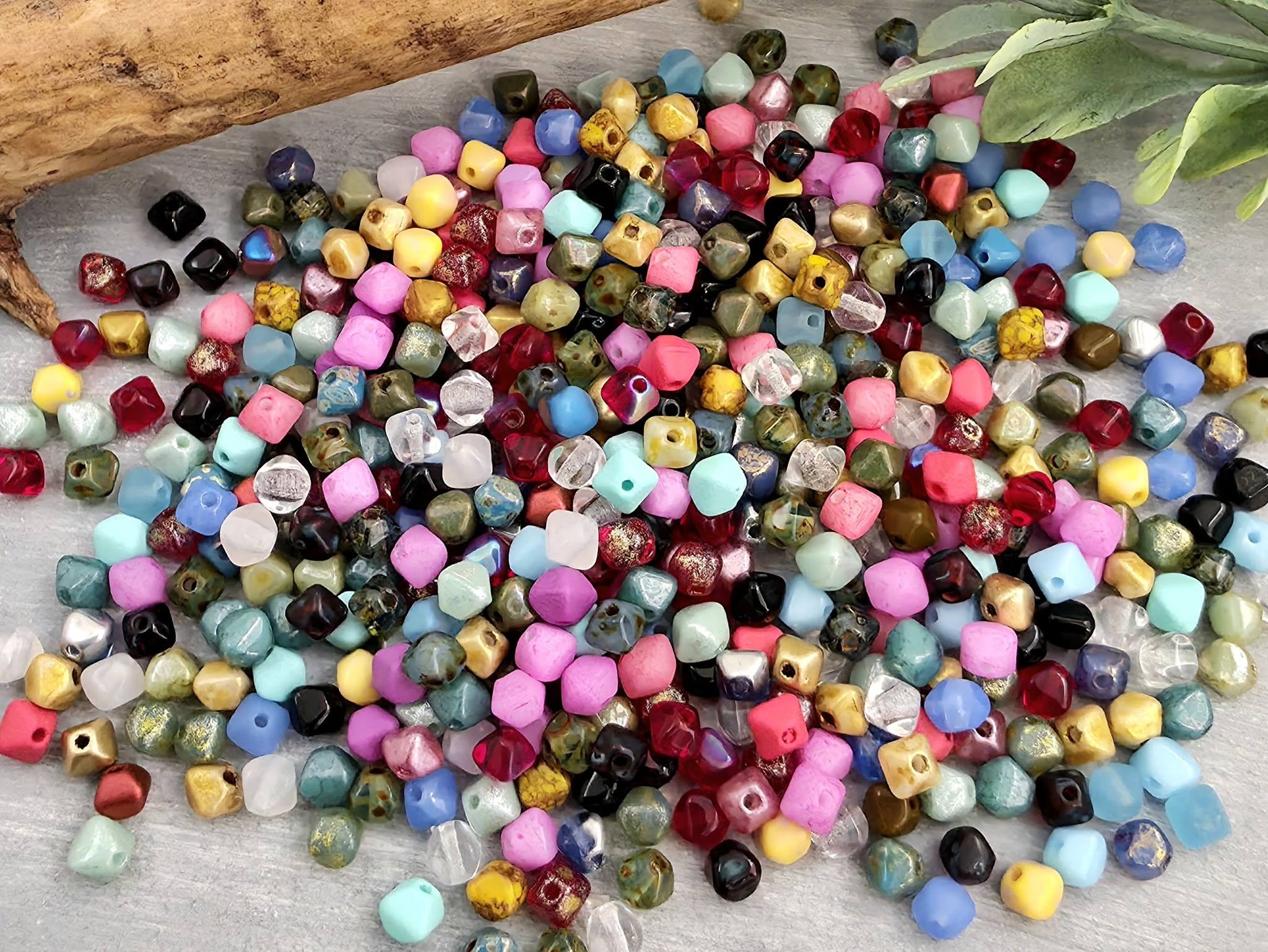 Mini Bicone - Czech Bead Mix - 4mm - 100pcs Image principale du produit
