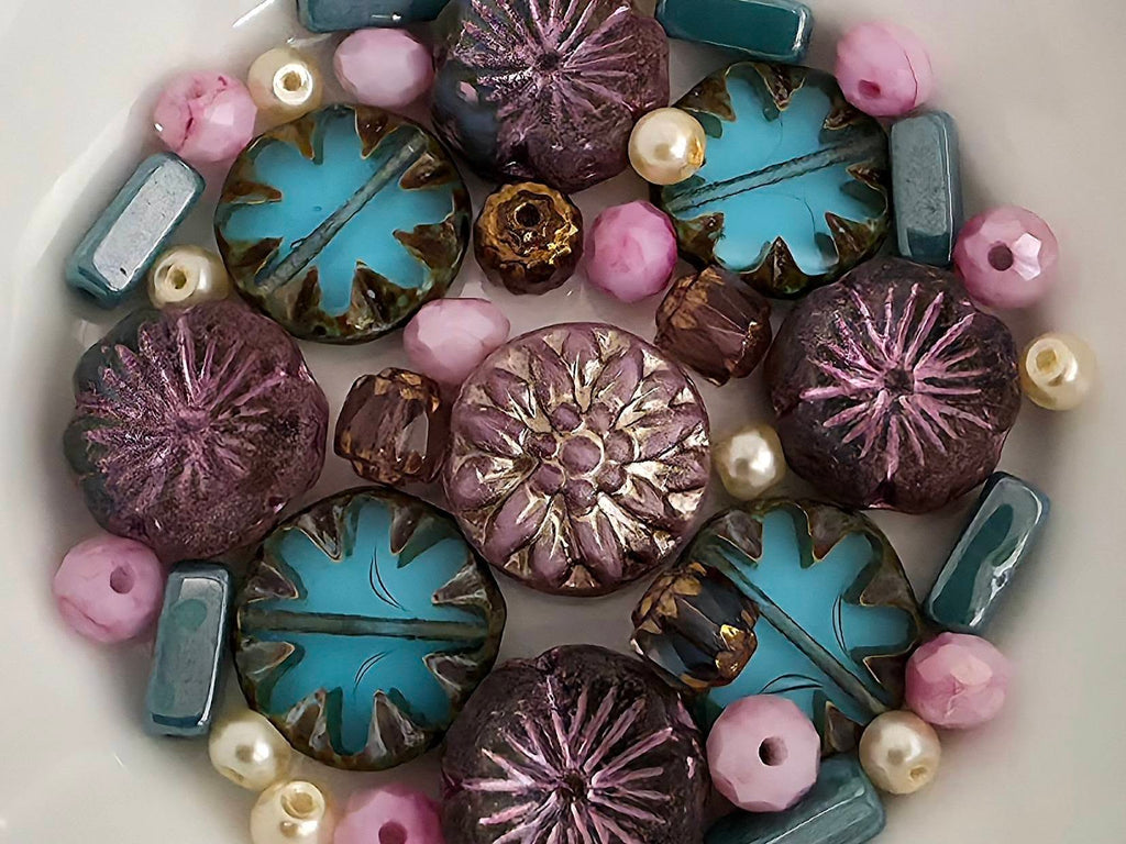 Veloura - Curated Bead Mix - 40pcs