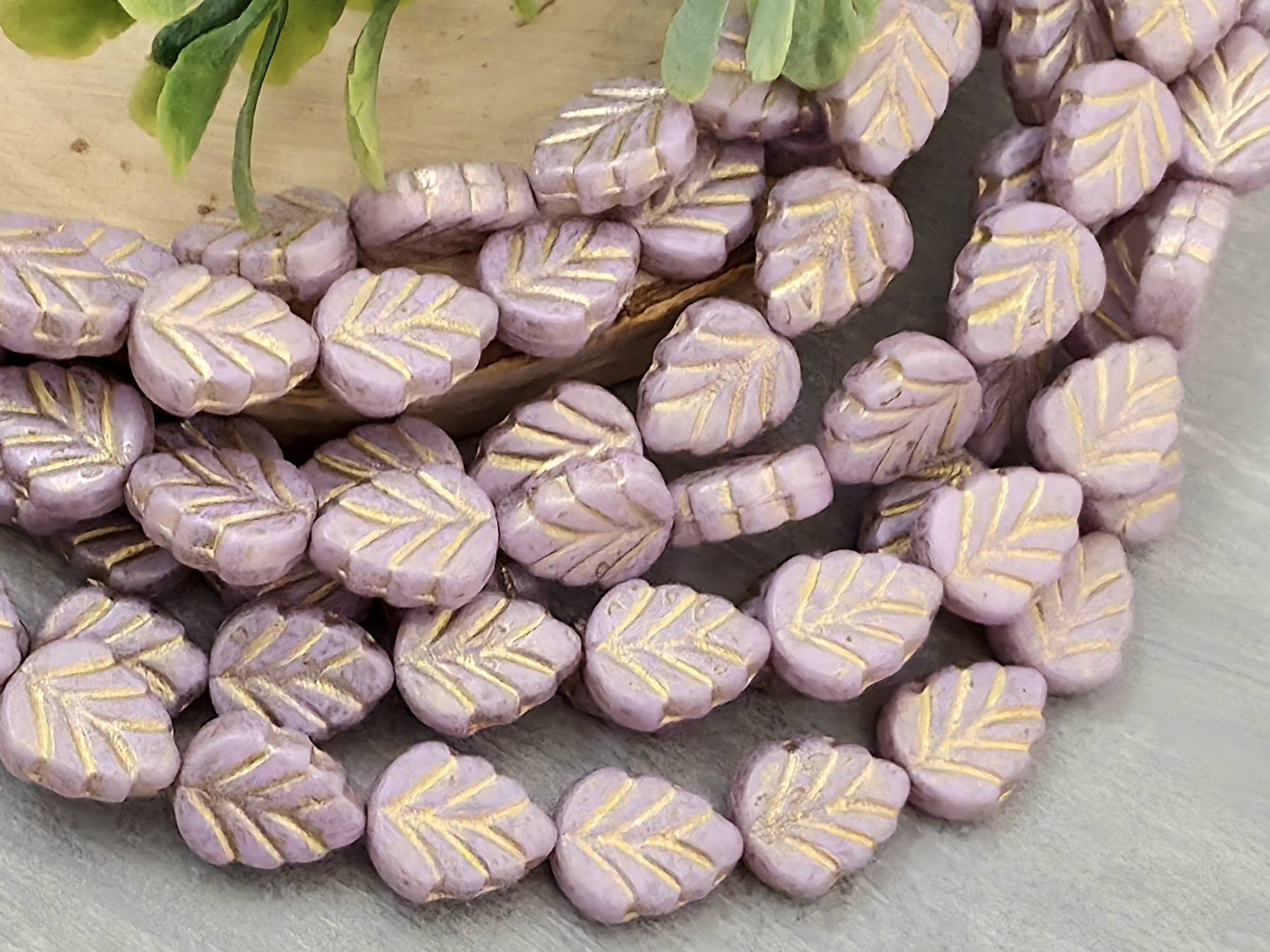 Lilac - Czech Mint Leaves - 10mm - 10pcs Main image