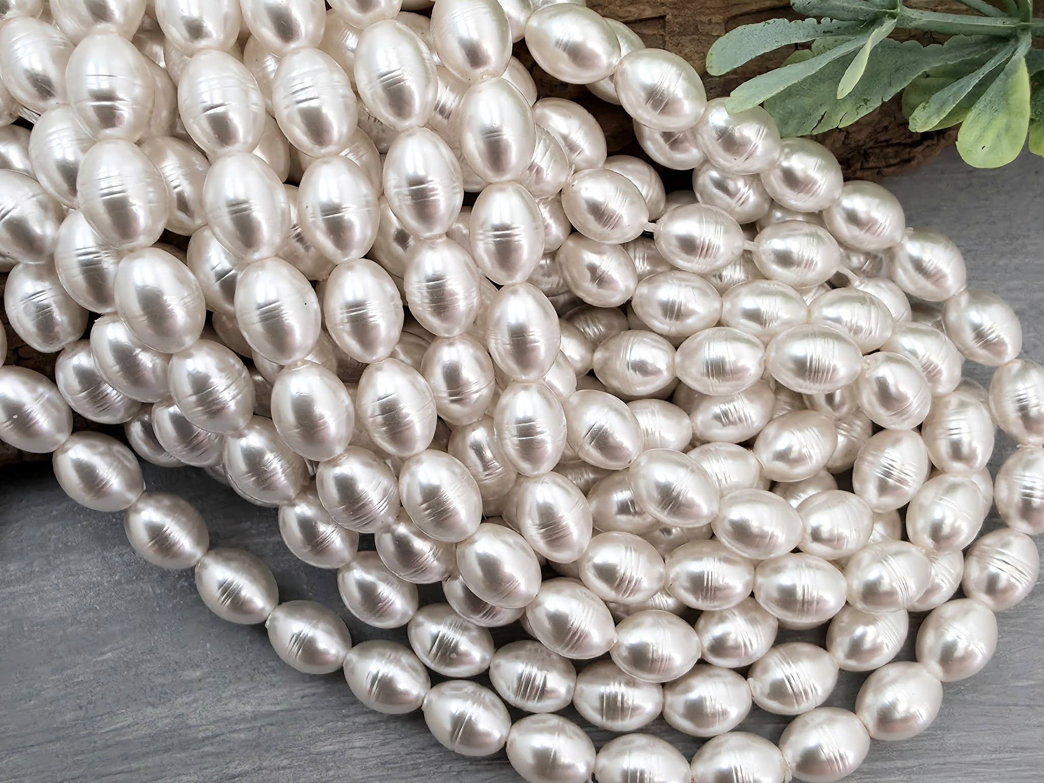 Lt Rose White - Oval Baroque Glass Pearl - 8mm - 17" str. Main image