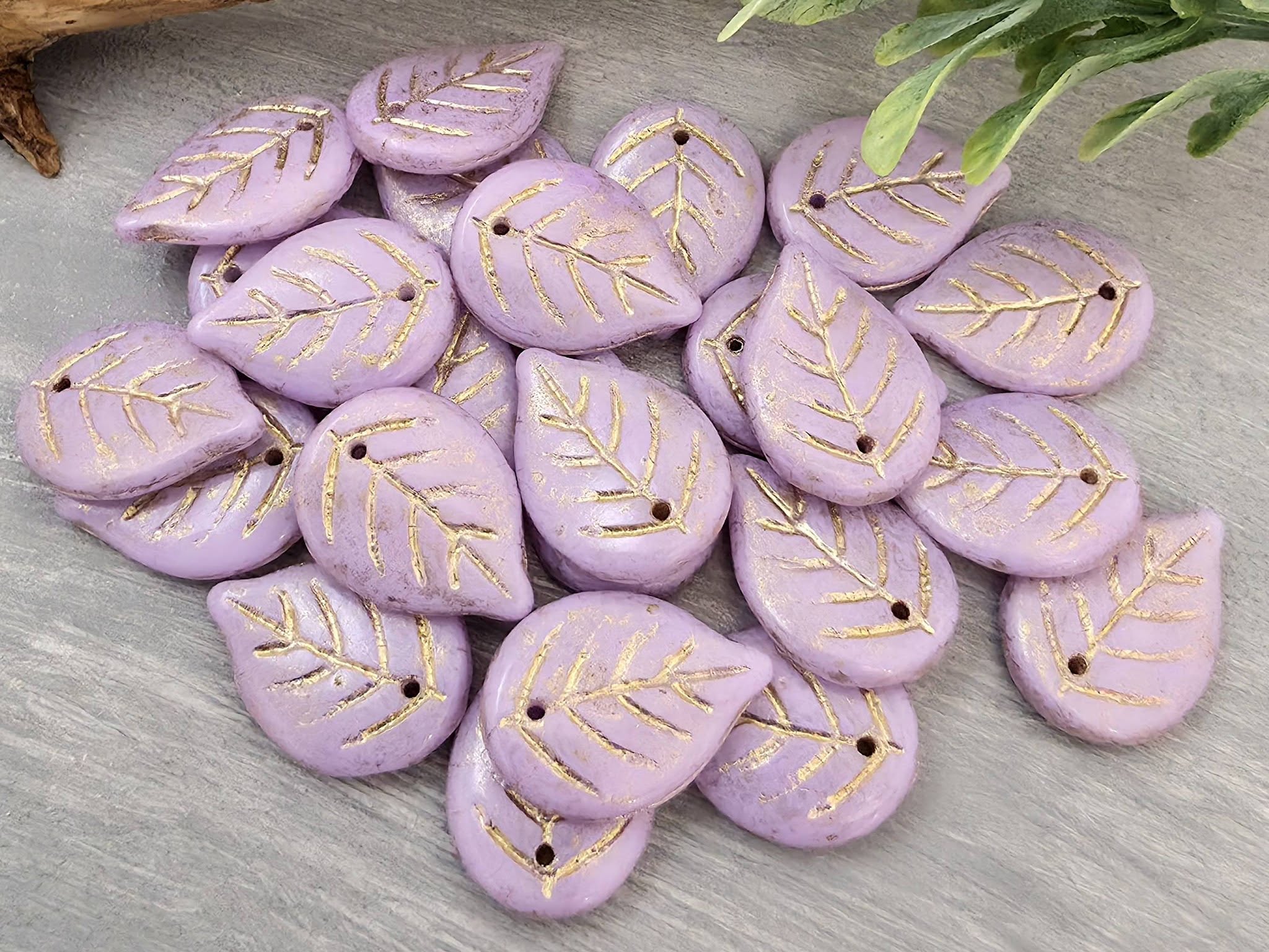 Powdery Lavender - Czech Apple Leaves - 18x13mm - 6pcs