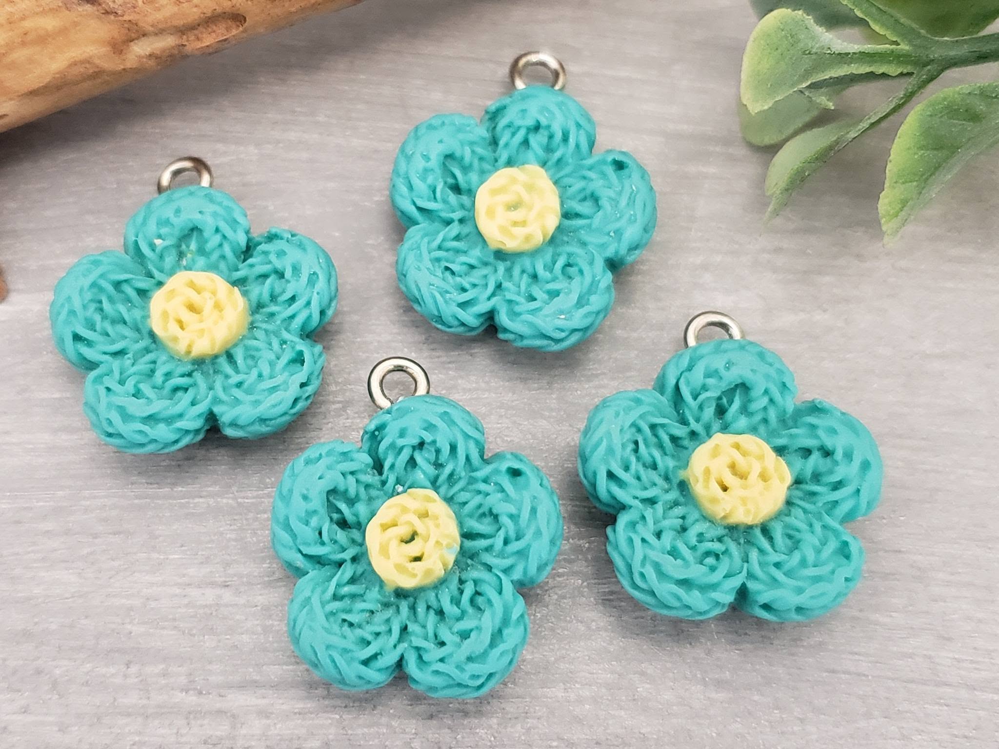 Turquoise - Resin Flower Charms - 20mm - 4pcs