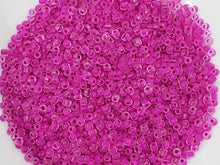 Charger l&#39;image dans la galerie, Fuchsia Lined Seed Bead (Indian)- 25gr - 11/0
