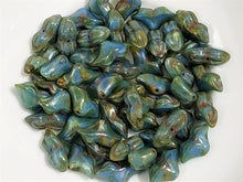 Charger l&#39;image dans la galerie, Blue Silk Picasso Art Deco Czech Flower - 14x7mm  - 15pcs
